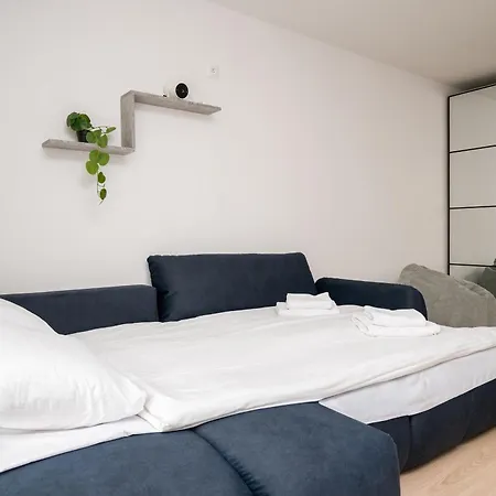 Apartamento Plac Dabrowskiego Navy By Bookinghost *